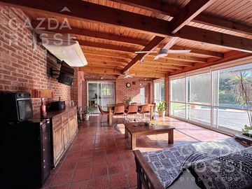 Casa con piscina en Campos De Echeverria