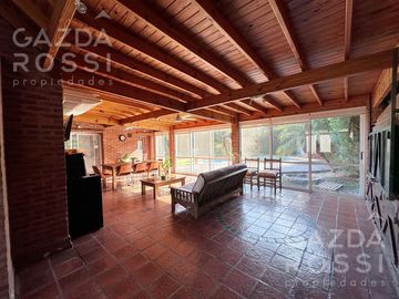 Casa con piscina en Campos De Echeverria