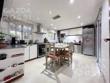 Casa con piscina en Campos De Echeverria