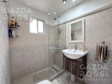 Casa con piscina en Campos De Echeverria