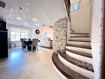 Casa con piscina en Campos De Echeverria