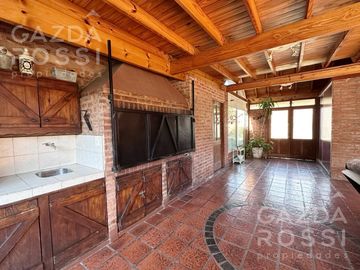 Casa con piscina en Campos De Echeverria