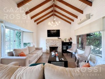 Casa con piscina en Campos De Echeverria
