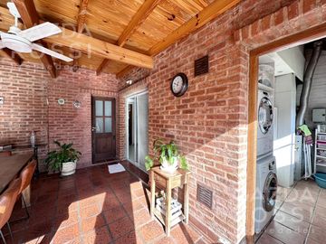 Casa con piscina en Campos De Echeverria