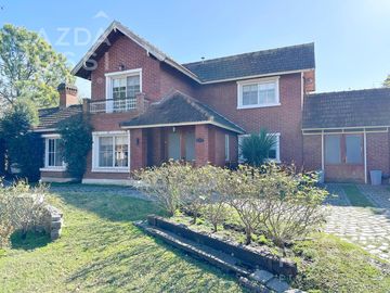 Casa con piscina en Campos De Echeverria