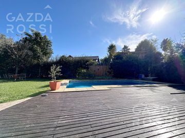 Casa con piscina en Campos De Echeverria