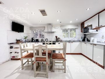 Casa con piscina en Campos De Echeverria