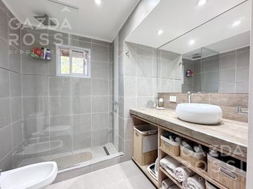 Casa con piscina en Campos De Echeverria
