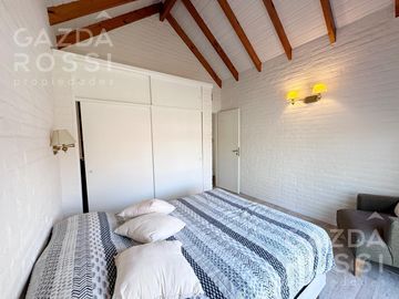 Casa con piscina en Campos De Echeverria