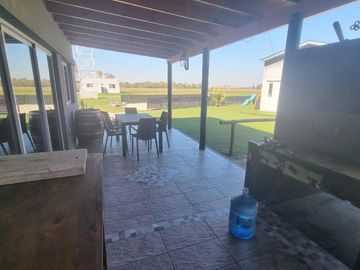 Casa Quinta en venta - 4 Dormitorios 4 Baños - Coronel Brandsen
