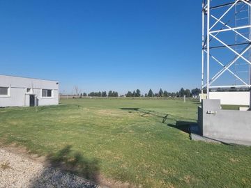 Casa Quinta en venta - 4 Dormitorios 4 Baños - Coronel Brandsen