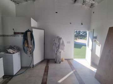 Casa Quinta en venta - 4 Dormitorios 4 Baños - Coronel Brandsen