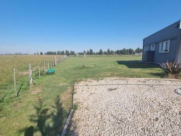 Casa Quinta en venta - 4 Dormitorios 4 Baños - Coronel Brandsen