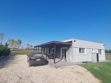 Casa Quinta en venta - 4 Dormitorios 4 Baños - Coronel Brandsen