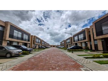 Venta ESPECTACULAR CASA EN CHA!!