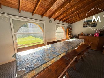 Casa en venta de 6 ambientes con cochera, quincho y dependencia - Jose León Suarez
