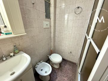 Casa en venta de 6 ambientes con cochera, quincho y dependencia - Jose León Suarez