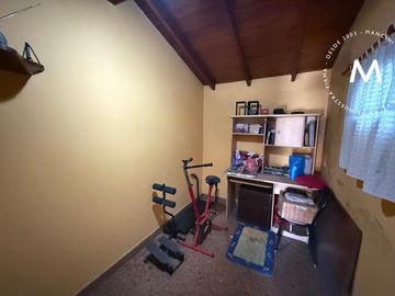 Casa en venta de 6 ambientes con cochera, quincho y dependencia - Jose León Suarez