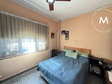 Casa en venta de 6 ambientes con cochera, quincho y dependencia - Jose León Suarez