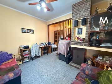 Casa en venta de 6 ambientes con cochera, quincho y dependencia - Jose León Suarez