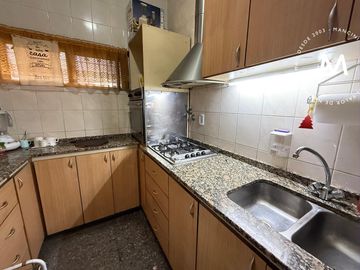 Casa en venta de 6 ambientes con cochera, quincho y dependencia - Jose León Suarez
