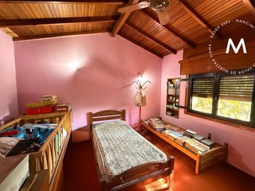 Casa en venta de 6 ambientes con cochera, quincho y dependencia - Jose León Suarez