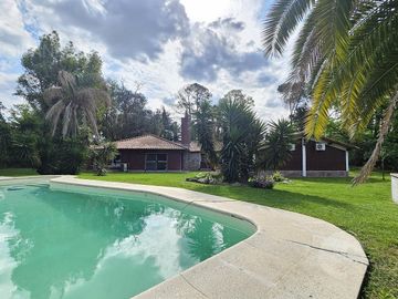 Venta Casa Quinta sobre Lote de 5600 mts2  con Piscina, Parrilla y  Quincho en Benavidez
