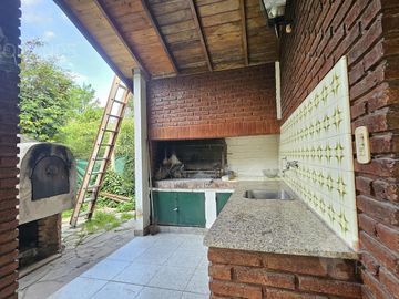 Venta Casa Quinta sobre Lote de 5600 mts2  con Piscina, Parrilla y  Quincho en Benavidez