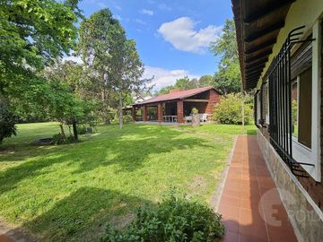 Venta Casa Quinta sobre Lote de 5600 mts2  con Piscina, Parrilla y  Quincho en Benavidez