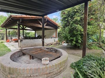 Venta Casa Quinta sobre Lote de 5600 mts2  con Piscina, Parrilla y  Quincho en Benavidez