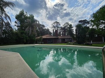 Venta Casa Quinta sobre Lote de 5600 mts2  con Piscina, Parrilla y  Quincho en Benavidez