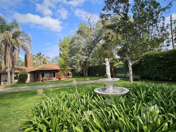 Venta Casa Quinta sobre Lote de 5600 mts2  con Piscina, Parrilla y  Quincho en Benavidez