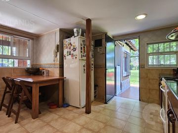 Venta Casa Quinta sobre Lote de 5600 mts2  con Piscina, Parrilla y  Quincho en Benavidez
