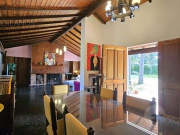 Venta Casa Quinta sobre Lote de 5600 mts2  con Piscina, Parrilla y  Quincho en Benavidez