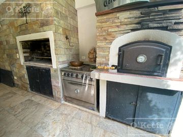 Casa en venta en uno de los Barrios Centrales en Abril C.C, Guillermo Hudson, Berazategui - Apto Credito