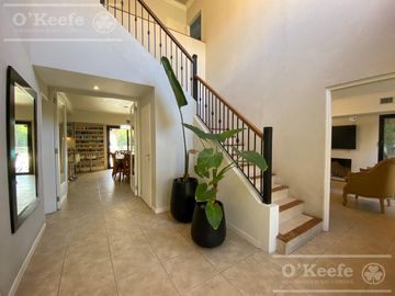 Casa en venta en uno de los Barrios Centrales en Abril C.C, Guillermo Hudson, Berazategui - Apto Credito