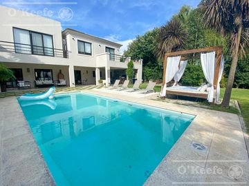 Casa en venta en uno de los Barrios Centrales en Abril C.C, Guillermo Hudson, Berazategui - Apto Credito