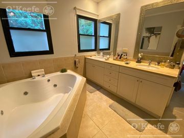 Casa en venta en uno de los Barrios Centrales en Abril C.C, Guillermo Hudson, Berazategui - Apto Credito