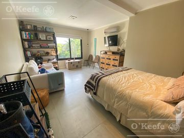 Casa en venta en uno de los Barrios Centrales en Abril C.C, Guillermo Hudson, Berazategui - Apto Credito