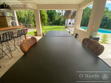 Casa en venta en uno de los Barrios Centrales en Abril C.C, Guillermo Hudson, Berazategui - Apto Credito