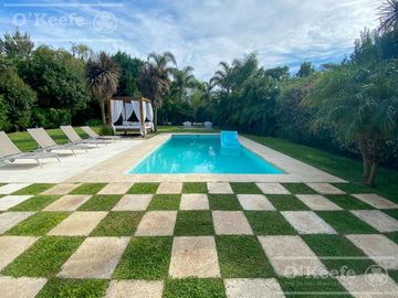 Casa en venta en uno de los Barrios Centrales en Abril C.C, Guillermo Hudson, Berazategui - Apto Credito