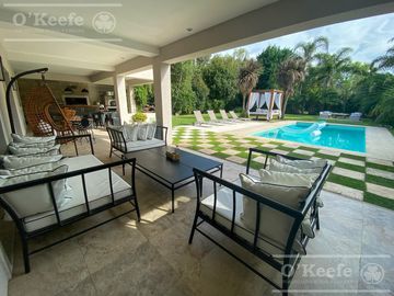 Casa en venta en uno de los Barrios Centrales en Abril C.C, Guillermo Hudson, Berazategui - Apto Credito