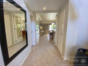 Casa en venta en uno de los Barrios Centrales en Abril C.C, Guillermo Hudson, Berazategui - Apto Credito