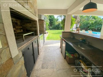 Casa en venta en uno de los Barrios Centrales en Abril C.C, Guillermo Hudson, Berazategui - Apto Credito