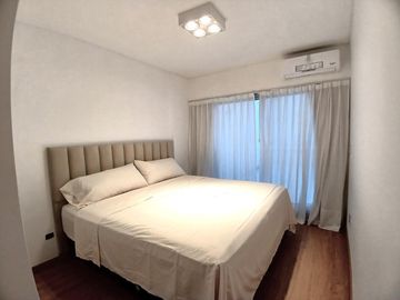 Piso 4 ambientes amoblado con balcón, parrilla, patio y cochera en Belgrano APTO CREDITO