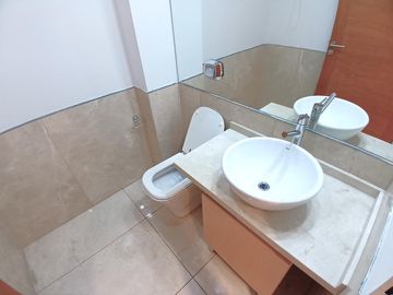 Piso 4 ambientes amoblado con balcón, parrilla, patio y cochera en Belgrano APTO CREDITO