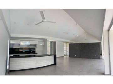 VENTA CASA UN PISO PALMA REAL VILLAVICENCIO