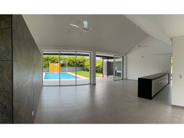 VENTA CASA UN PISO PALMA REAL VILLAVICENCIO