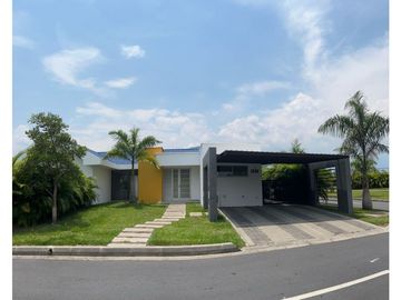 VENTA CASA UN PISO PALMA REAL VILLAVICENCIO