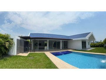VENTA CASA UN PISO PALMA REAL VILLAVICENCIO